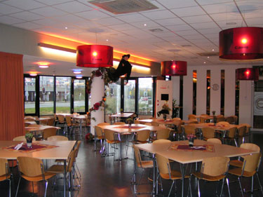 Aula met systeemplafond